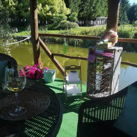 Dworek Nad Stawem Farm stay *