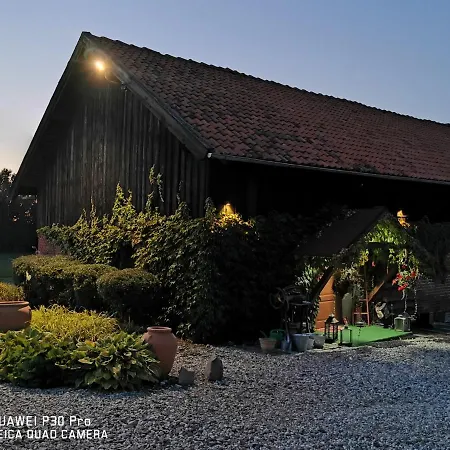 Dworek Nad Stawem Farm stay