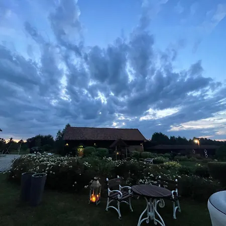 Farm stay Dworek Nad Stawem *